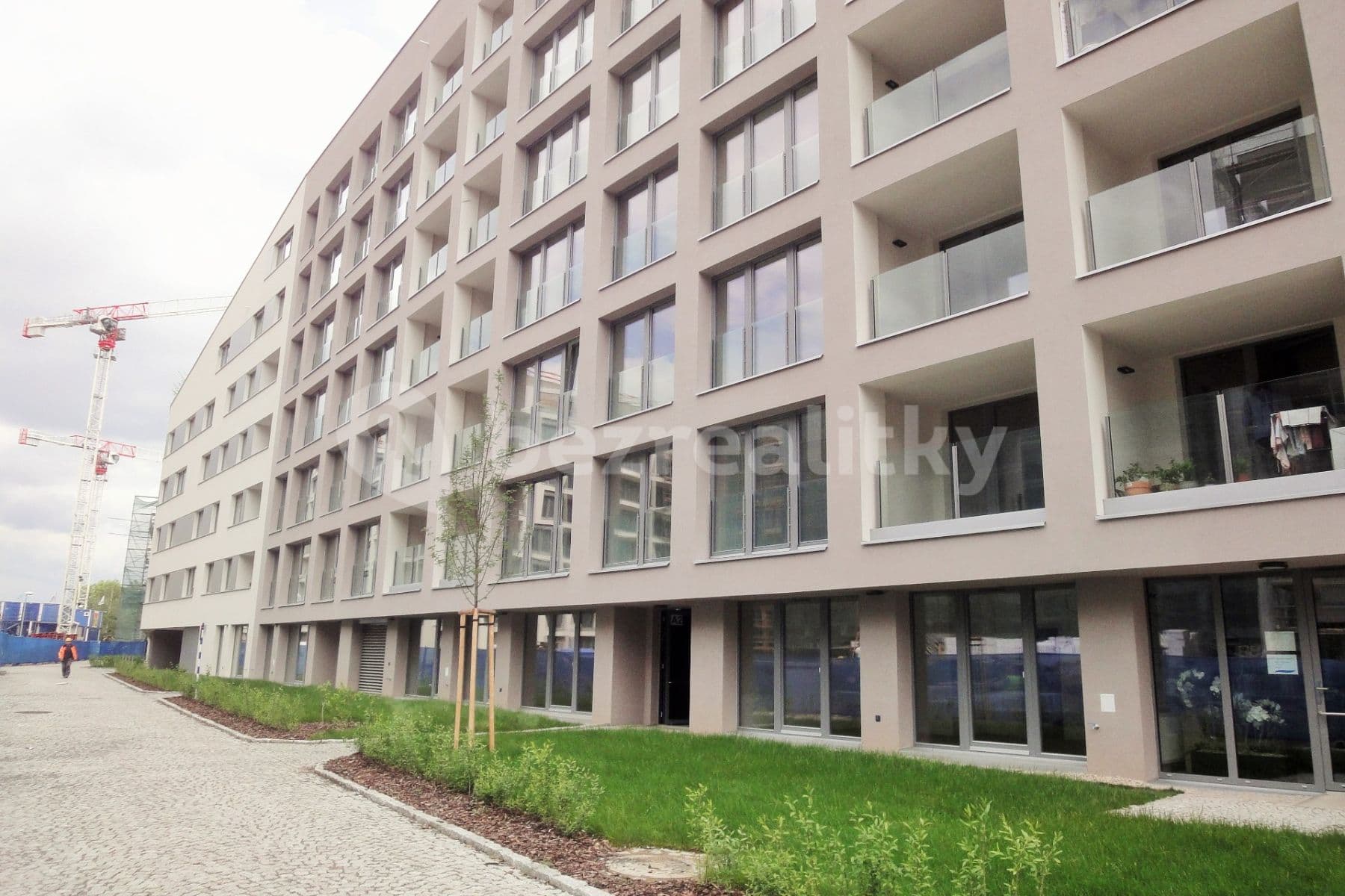 Prenájom garáže 12 m², U Mlýnského kanálu, Praha, Praha Prenájom garáže 12 m², U Mlýnského kanálu, Praha, Praha