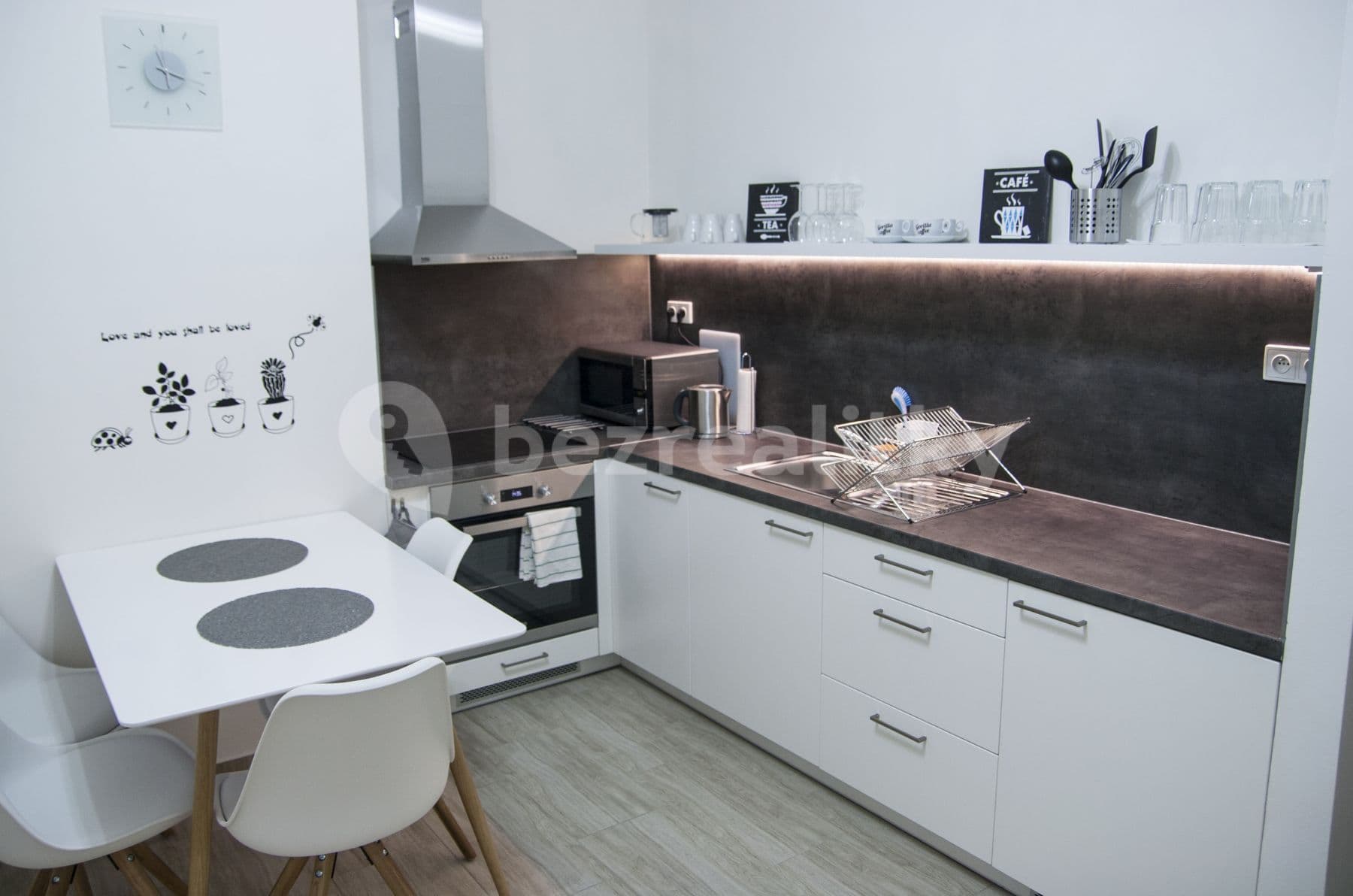 Prenájom bytu 1-izbový 42 m², Bořivojova, Praha, Praha Prenájom bytu 1-izbový 42 m², Bořivojova, Praha, Praha