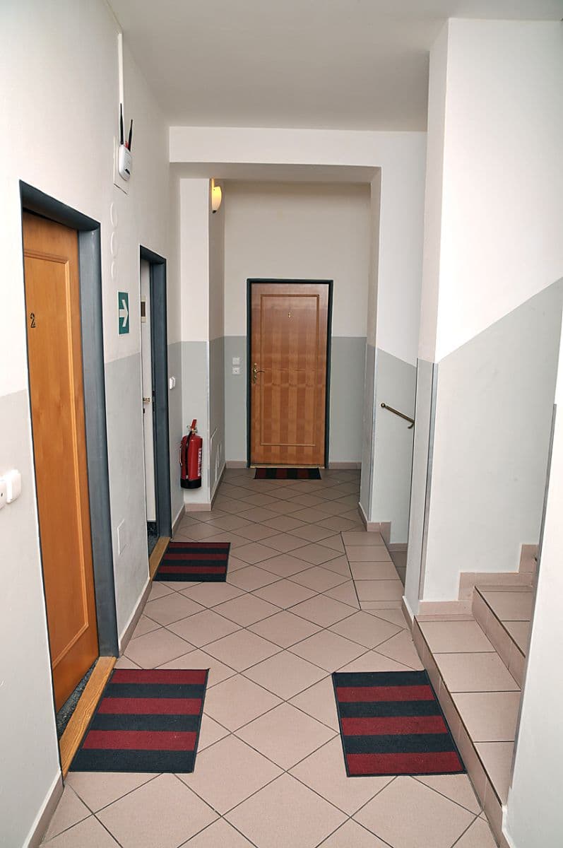 Prenájom bytu 2-izbový 50 m², U Santošky, Praha, Praha Prenájom bytu 2-izbový 50 m², U Santošky, Praha, Praha