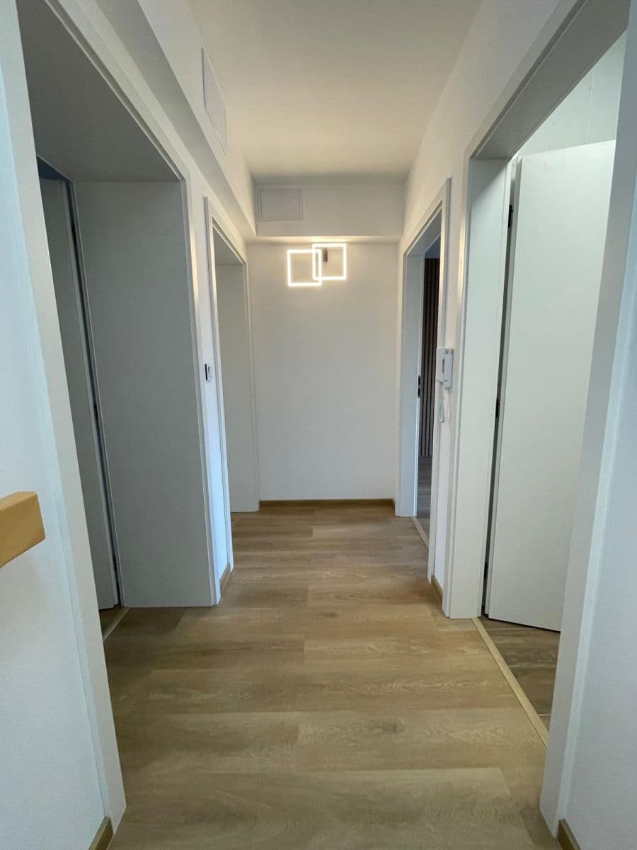 Prenájom bytu 4-izbový 120 m², Balcarova, Ostrava, Moravskoslezský kraj Prenájom bytu 4-izbový 120 m², Balcarova, Ostrava, Moravskoslezský kraj