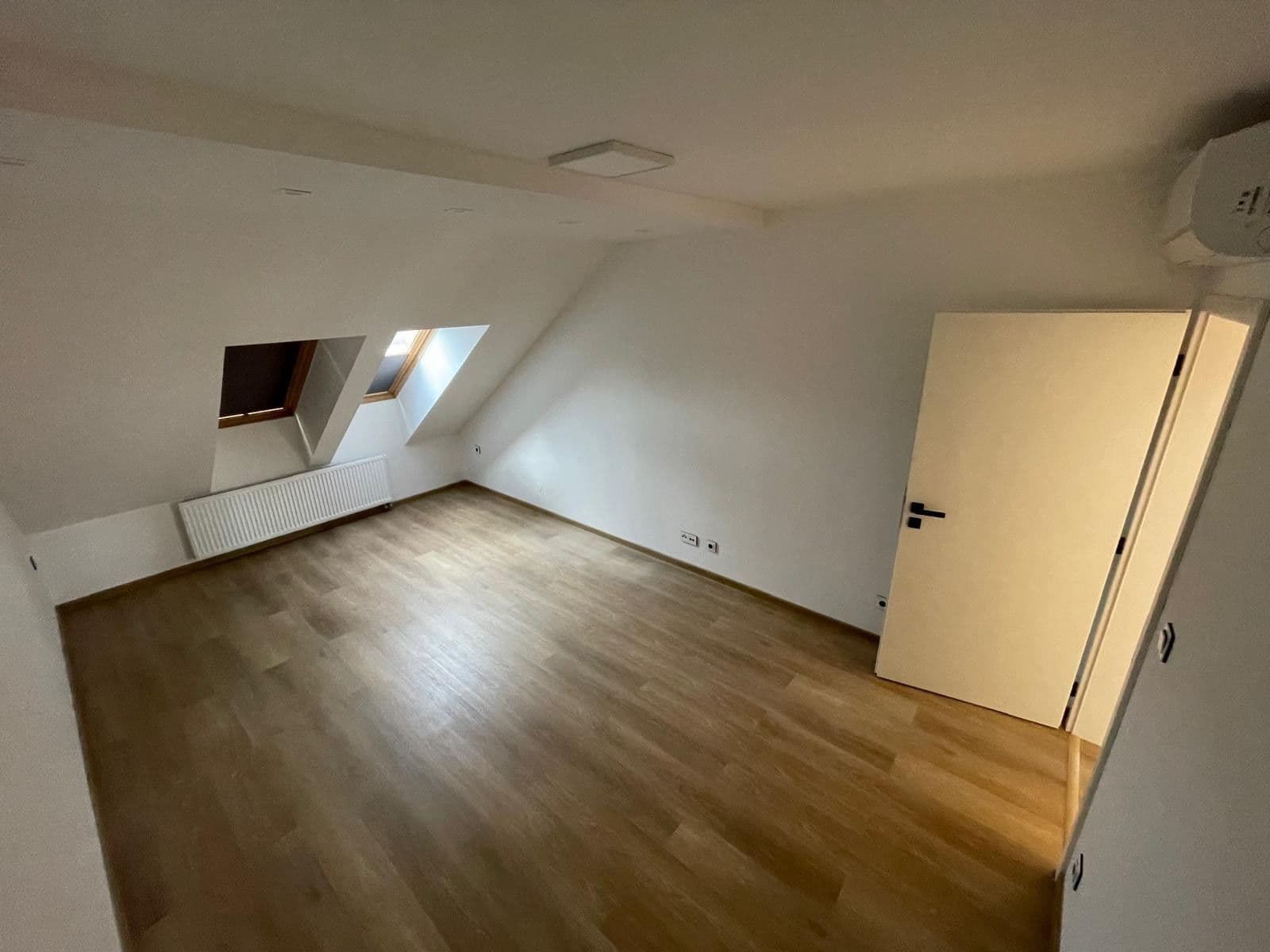 Prenájom bytu 4-izbový 120 m², Balcarova, Ostrava, Moravskoslezský kraj Prenájom bytu 4-izbový 120 m², Balcarova, Ostrava, Moravskoslezský kraj