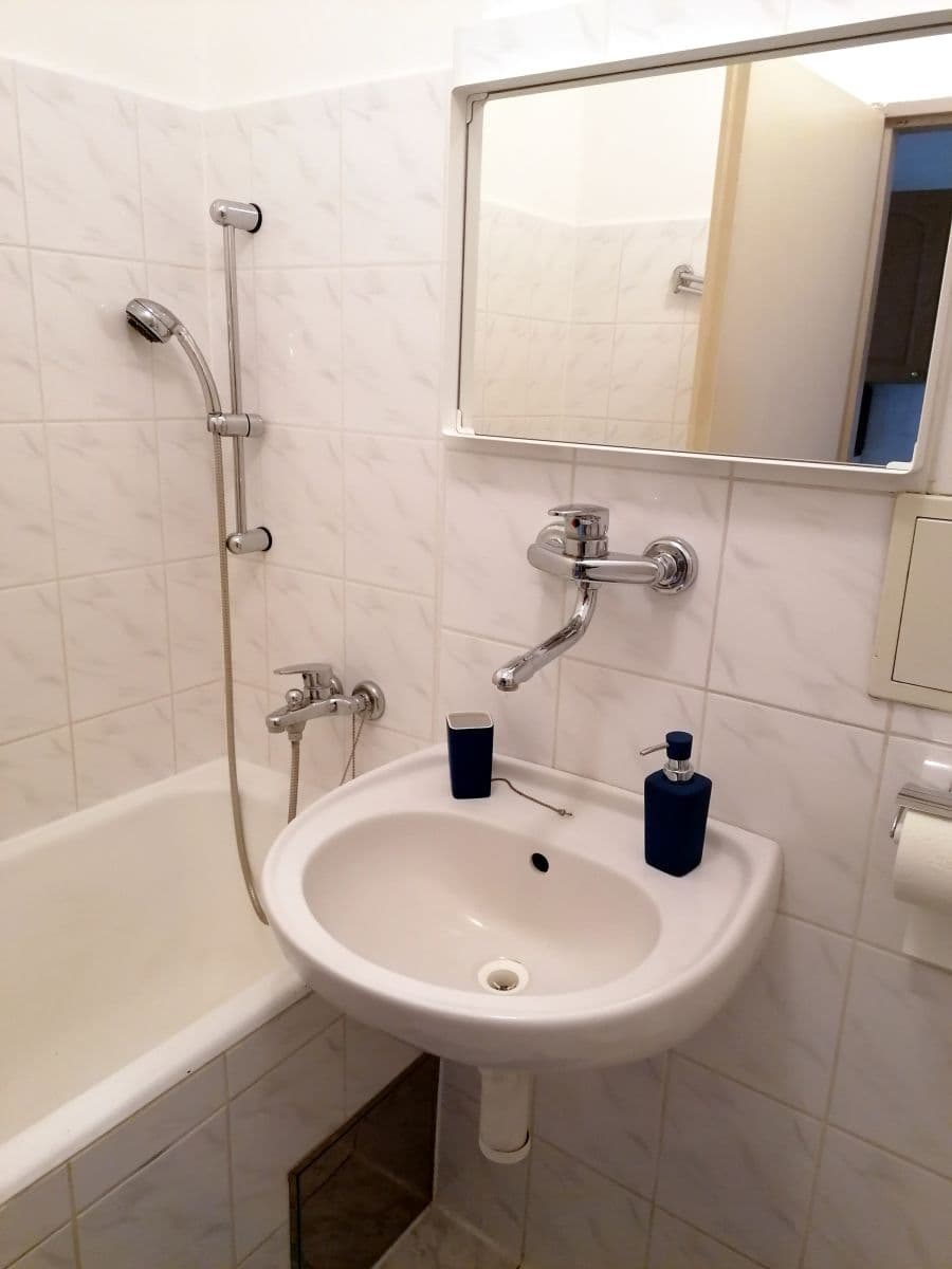 Prenájom bytu 1-izbový 25 m², Kominárska, Nové Mesto, Bratislavský kraj Prenájom bytu 1-izbový 25 m², Kominárska, Nové Mesto, Bratislavský kraj