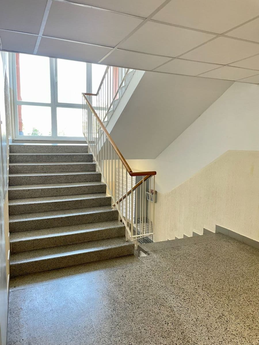 Prenájom bytu 1-izbový 25 m², Kominárska, Nové Mesto, Bratislavský kraj Prenájom bytu 1-izbový 25 m², Kominárska, Nové Mesto, Bratislavský kraj