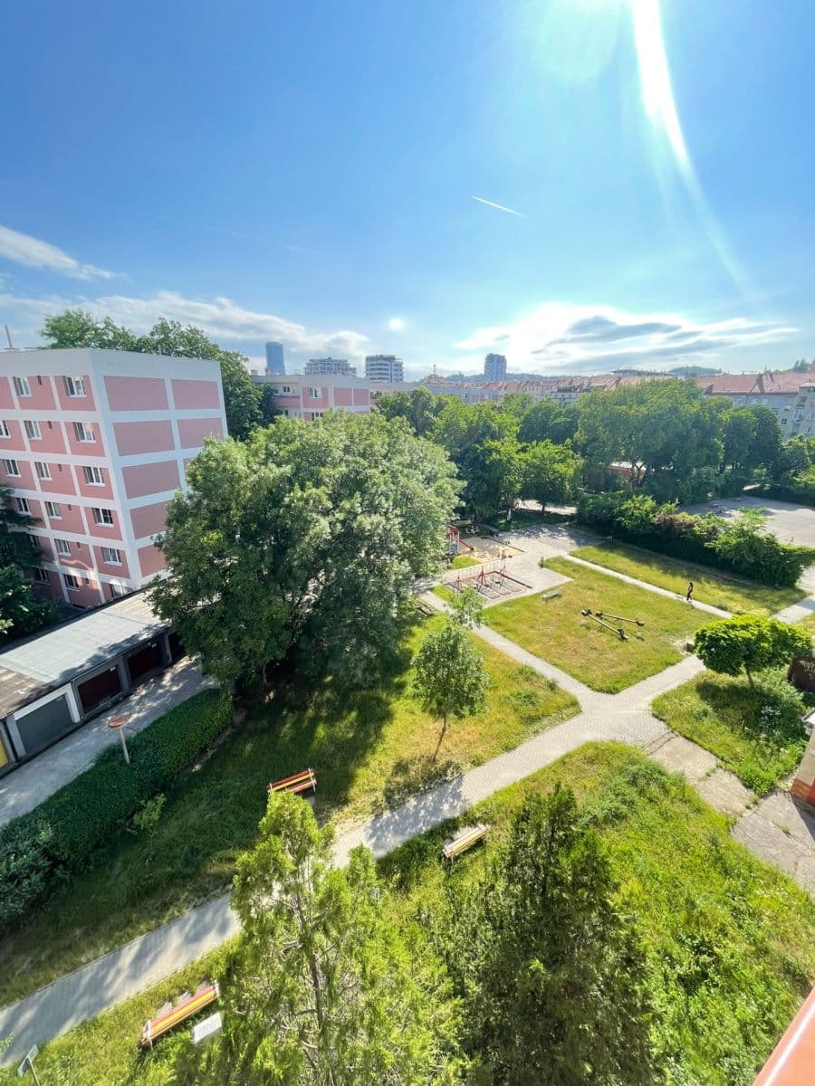 Prenájom bytu 1-izbový 25 m², Kominárska, Nové Mesto, Bratislavský kraj Prenájom bytu 1-izbový 25 m², Kominárska, Nové Mesto, Bratislavský kraj