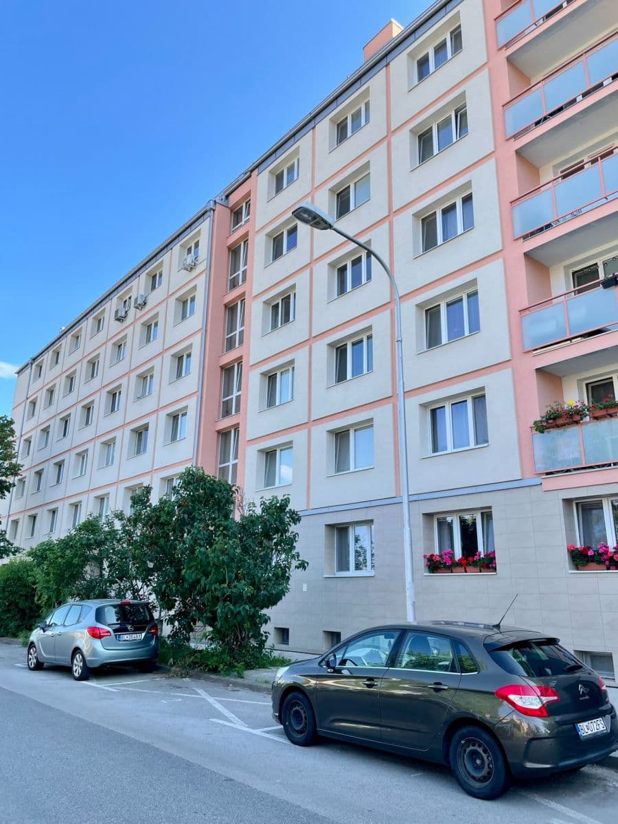 Prenájom bytu 1-izbový 25 m², Kominárska, Nové Mesto, Bratislavský kraj Prenájom bytu 1-izbový 25 m², Kominárska, Nové Mesto, Bratislavský kraj