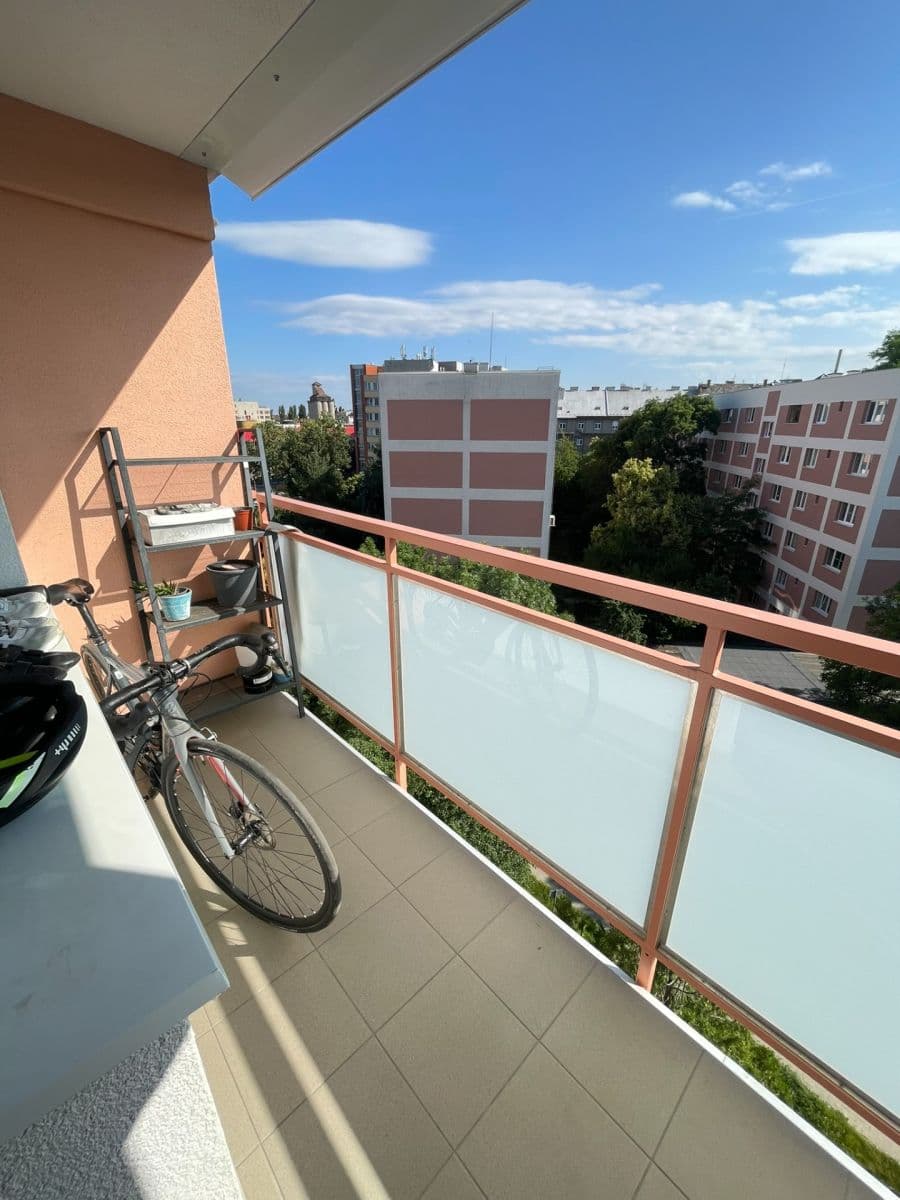 Prenájom bytu 1-izbový 25 m², Kominárska, Nové Mesto, Bratislavský kraj Prenájom bytu 1-izbový 25 m², Kominárska, Nové Mesto, Bratislavský kraj