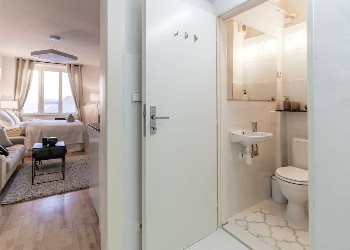 Prenájom bytu 1-izbový 28 m², Ruská, Praha, Praha Prenájom bytu 1-izbový 28 m², Ruská, Praha, Praha