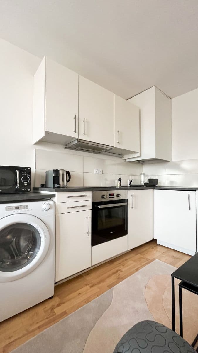 Prenájom bytu 1-izbový 28 m², Ruská, Praha, Praha Prenájom bytu 1-izbový 28 m², Ruská, Praha, Praha