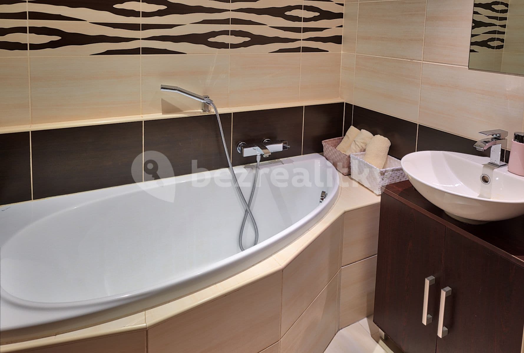 Prenájom bytu 2-izbový 56 m², Nechvílova, Praha, Praha Prenájom bytu 2-izbový 56 m², Nechvílova, Praha, Praha