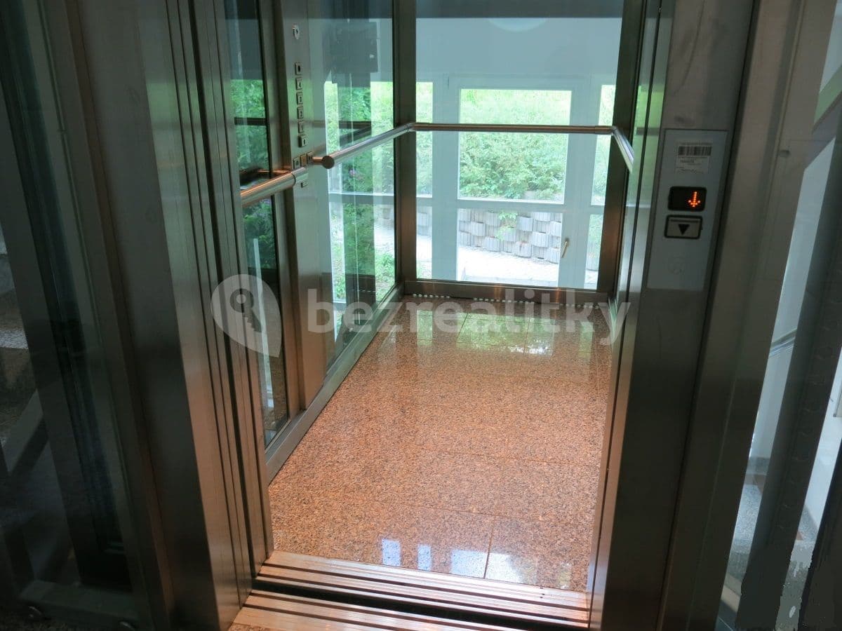 Predaj bytu 3-izbový 130 m², Škroupova, Karlovy Vary, Karlovarský kraj Predaj bytu 3-izbový 130 m², Škroupova, Karlovy Vary, Karlovarský kraj