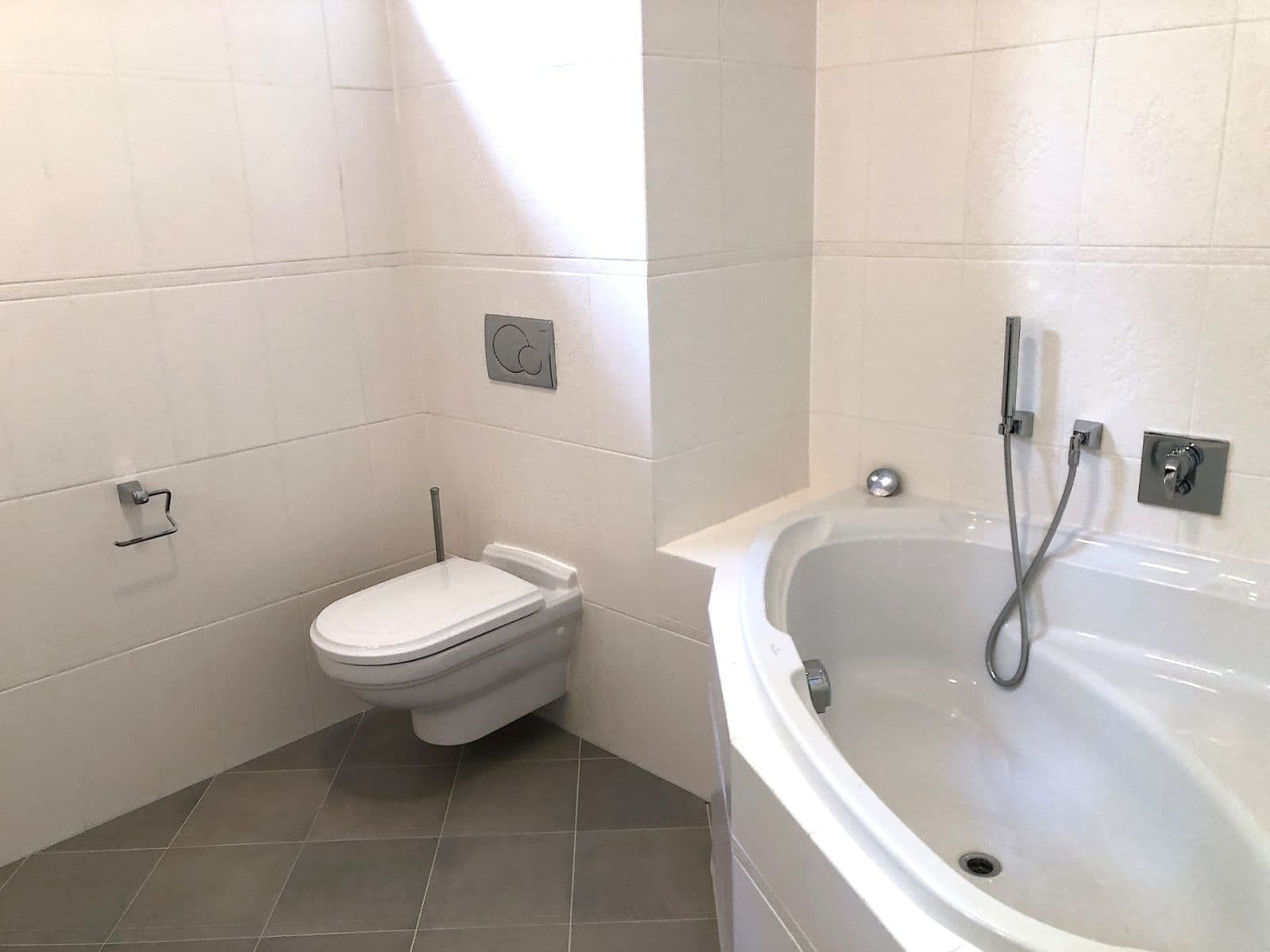 Predaj bytu 3-izbový 130 m², Škroupova, Karlovy Vary, Karlovarský kraj Predaj bytu 3-izbový 130 m², Škroupova, Karlovy Vary, Karlovarský kraj