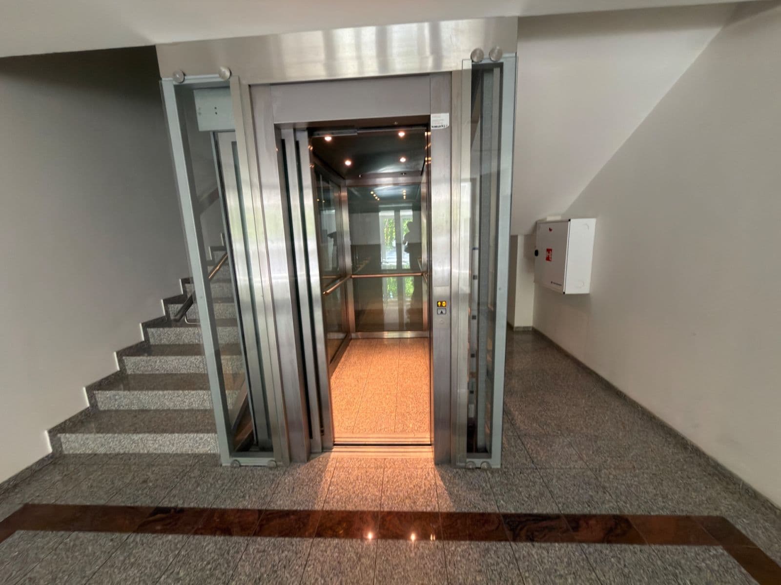 Predaj bytu 3-izbový 130 m², Škroupova, Karlovy Vary, Karlovarský kraj Predaj bytu 3-izbový 130 m², Škroupova, Karlovy Vary, Karlovarský kraj