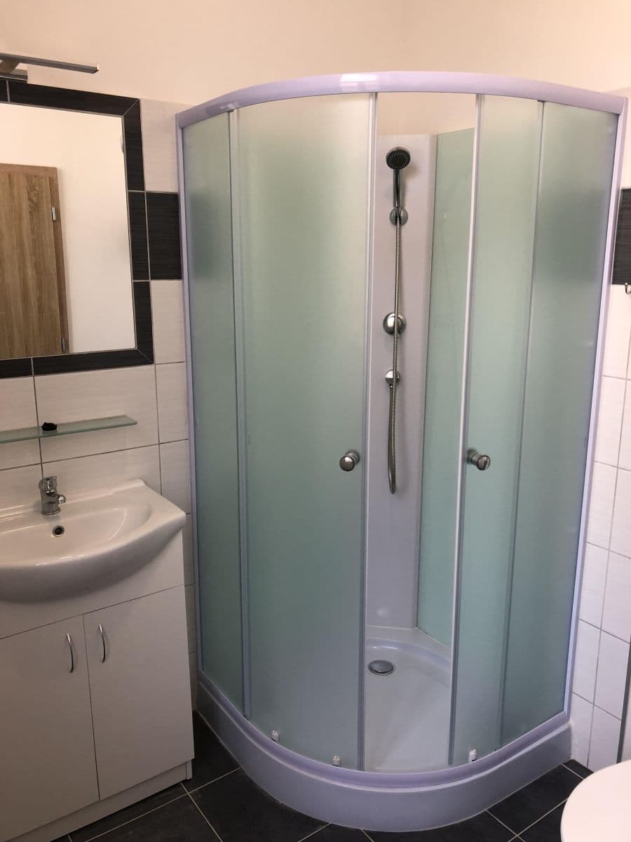 Prenájom bytu 1-izbový 18 m², Riegrovo náměstí, Poděbrady, Středočeský kraj Prenájom bytu 1-izbový 18 m², Riegrovo náměstí, Poděbrady, Středočeský kraj