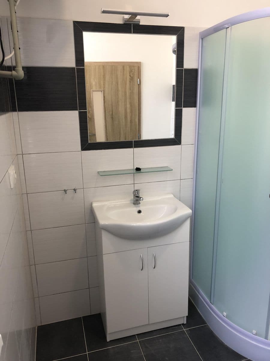 Prenájom bytu 1-izbový 18 m², Riegrovo náměstí, Poděbrady, Středočeský kraj Prenájom bytu 1-izbový 18 m², Riegrovo náměstí, Poděbrady, Středočeský kraj