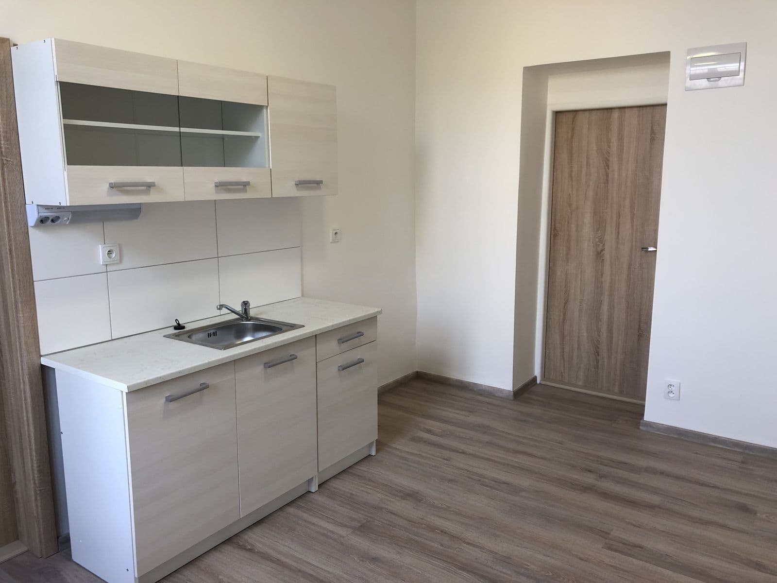 Prenájom bytu 1-izbový 18 m², Riegrovo náměstí, Poděbrady, Středočeský kraj Prenájom bytu 1-izbový 18 m², Riegrovo náměstí, Poděbrady, Středočeský kraj