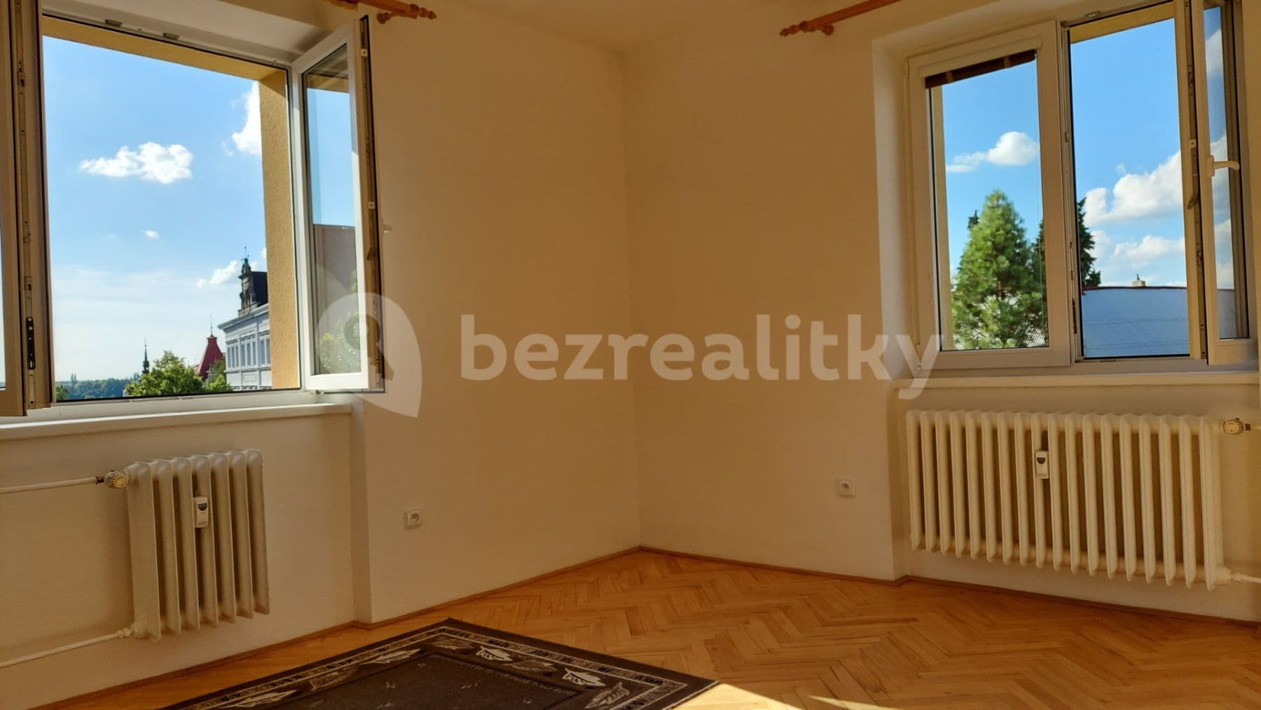 Prenájom bytu 3-izbový 62 m², Tyršovo náměstí, Chrudim, Pardubický kraj Prenájom bytu 3-izbový 62 m², Tyršovo náměstí, Chrudim, Pardubický kraj