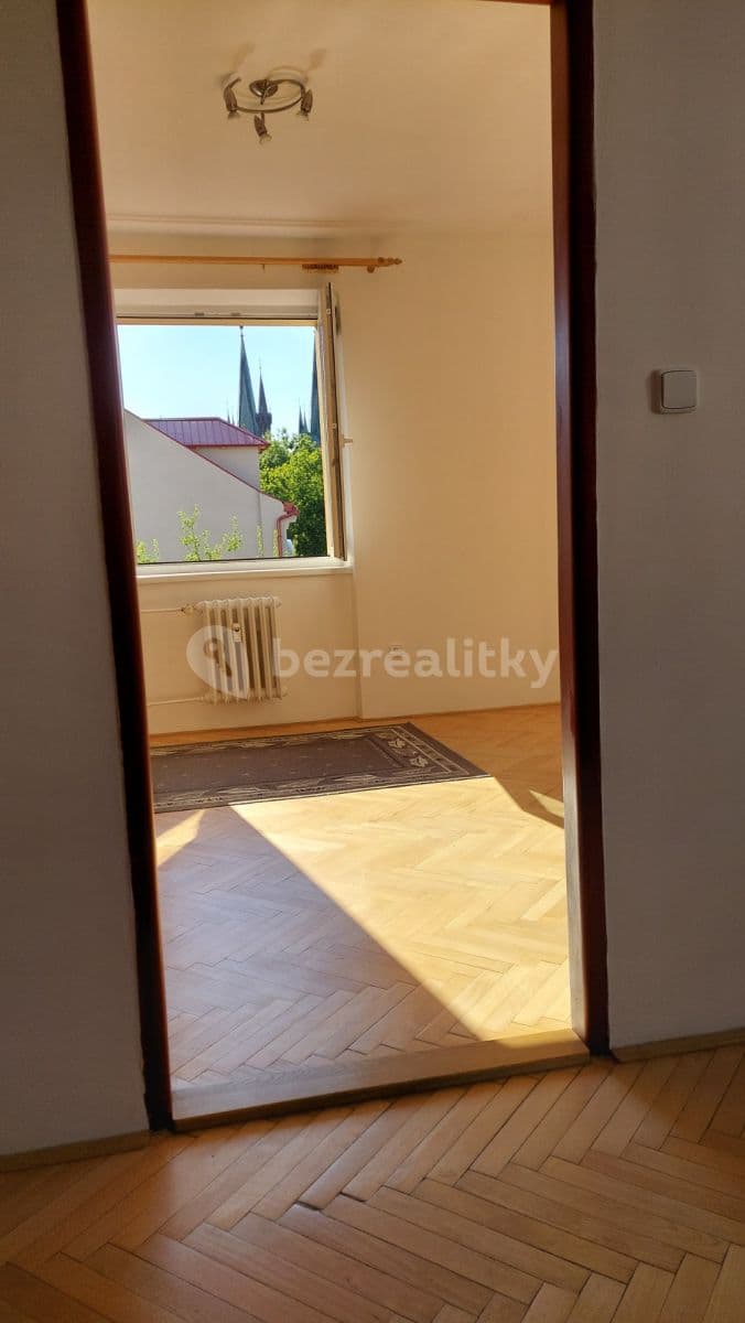 Prenájom bytu 3-izbový 62 m², Tyršovo náměstí, Chrudim, Pardubický kraj Prenájom bytu 3-izbový 62 m², Tyršovo náměstí, Chrudim, Pardubický kraj