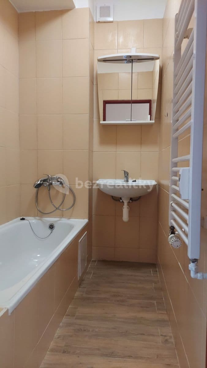 Prenájom bytu 3-izbový 62 m², Tyršovo náměstí, Chrudim, Pardubický kraj Prenájom bytu 3-izbový 62 m², Tyršovo náměstí, Chrudim, Pardubický kraj