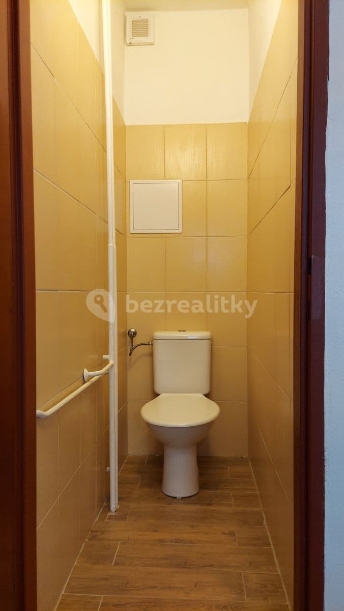 Prenájom bytu 3-izbový 62 m², Tyršovo náměstí, Chrudim, Pardubický kraj Prenájom bytu 3-izbový 62 m², Tyršovo náměstí, Chrudim, Pardubický kraj