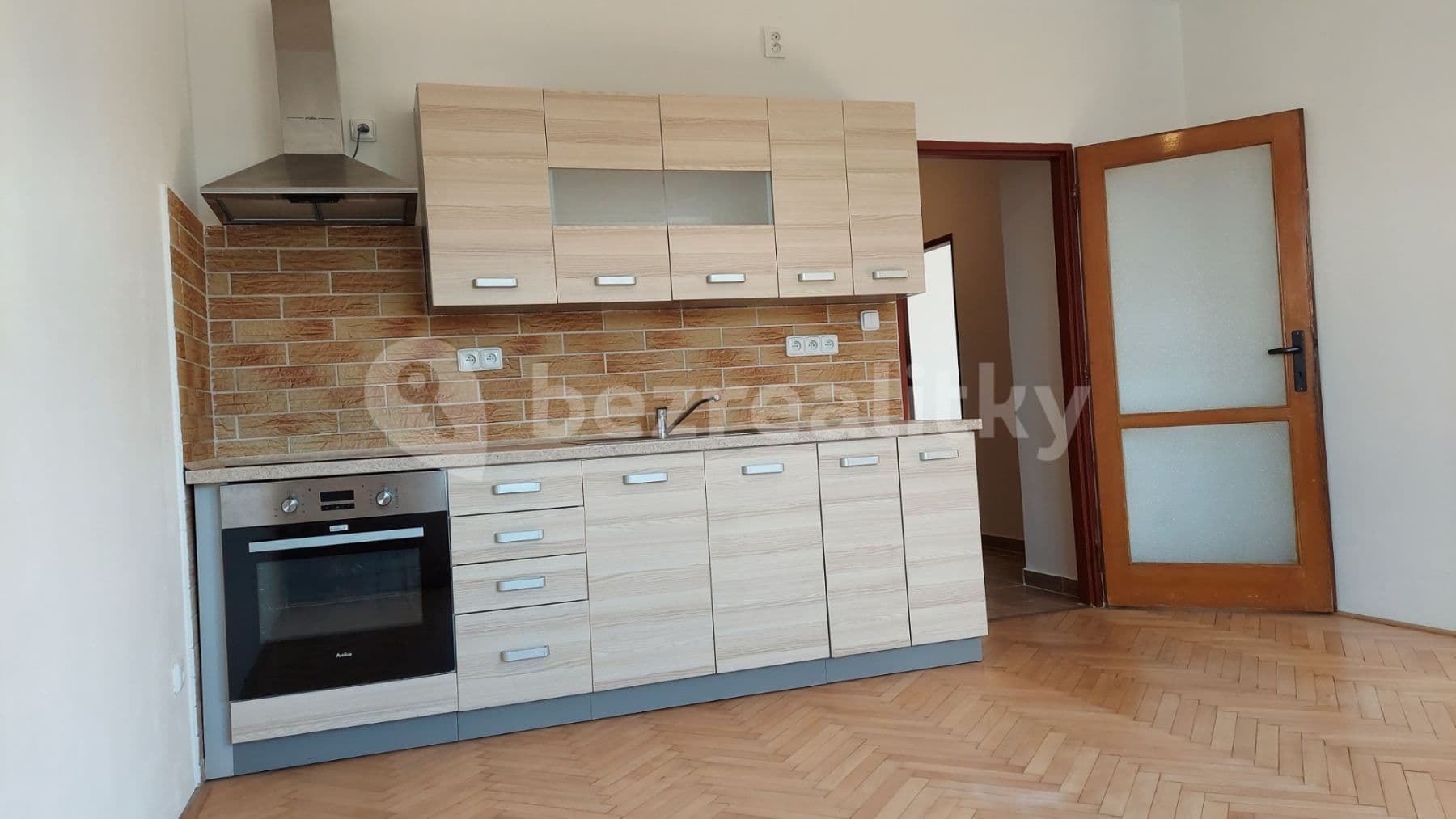 Prenájom bytu 3-izbový 62 m², Tyršovo náměstí, Chrudim, Pardubický kraj Prenájom bytu 3-izbový 62 m², Tyršovo náměstí, Chrudim, Pardubický kraj