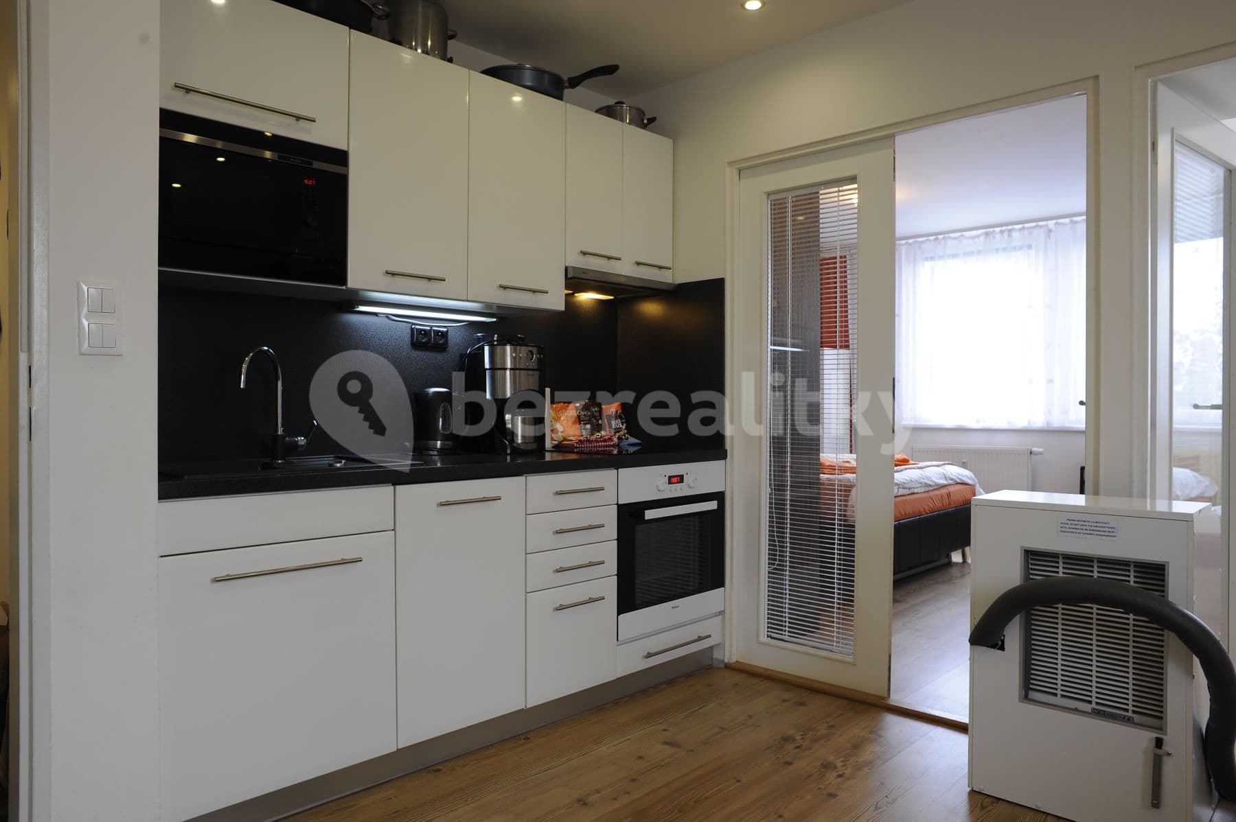 Prenájom bytu 3-izbový 42 m², Molákova, Praha, Praha Prenájom bytu 3-izbový 42 m², Molákova, Praha, Praha