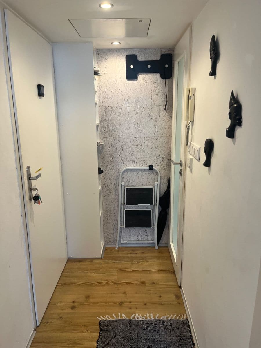 Prenájom bytu 3-izbový 42 m², Molákova, Praha, Praha Prenájom bytu 3-izbový 42 m², Molákova, Praha, Praha