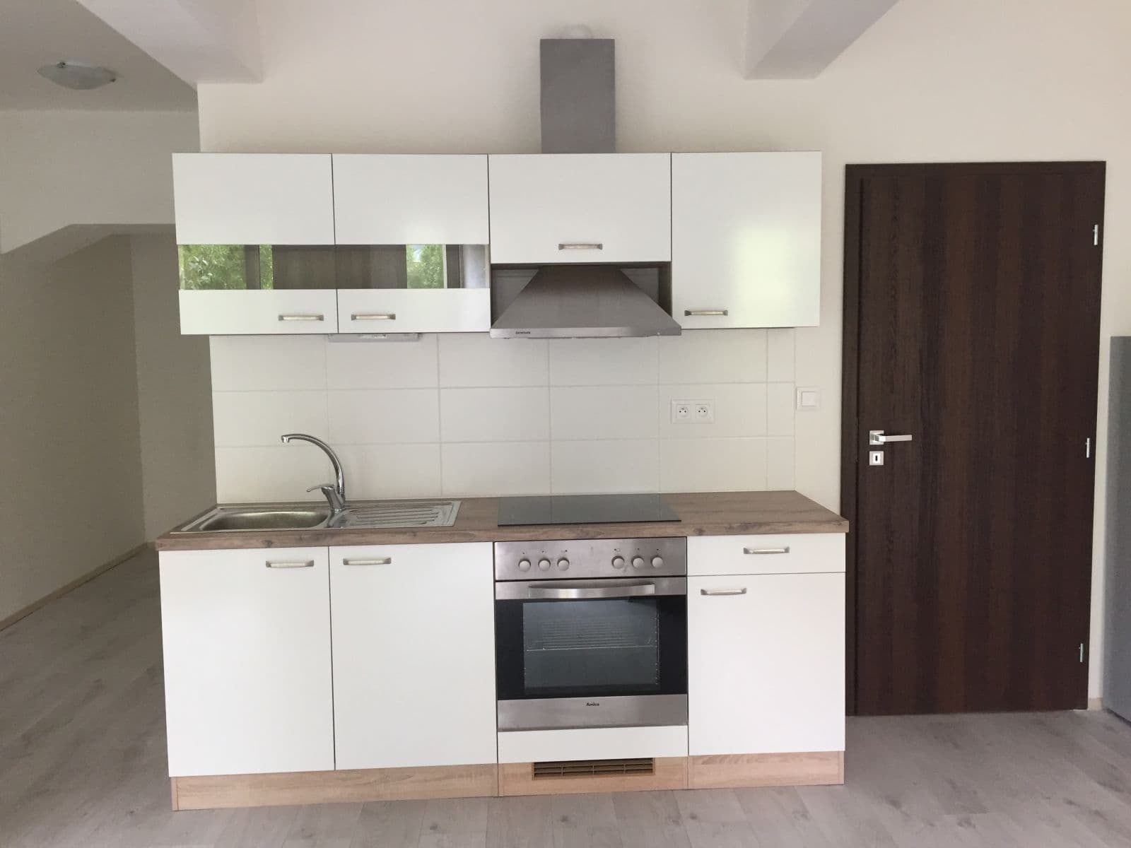 Prenájom bytu 1-izbový 37 m², Jankovcova, Praha, Praha Prenájom bytu 1-izbový 37 m², Jankovcova, Praha, Praha