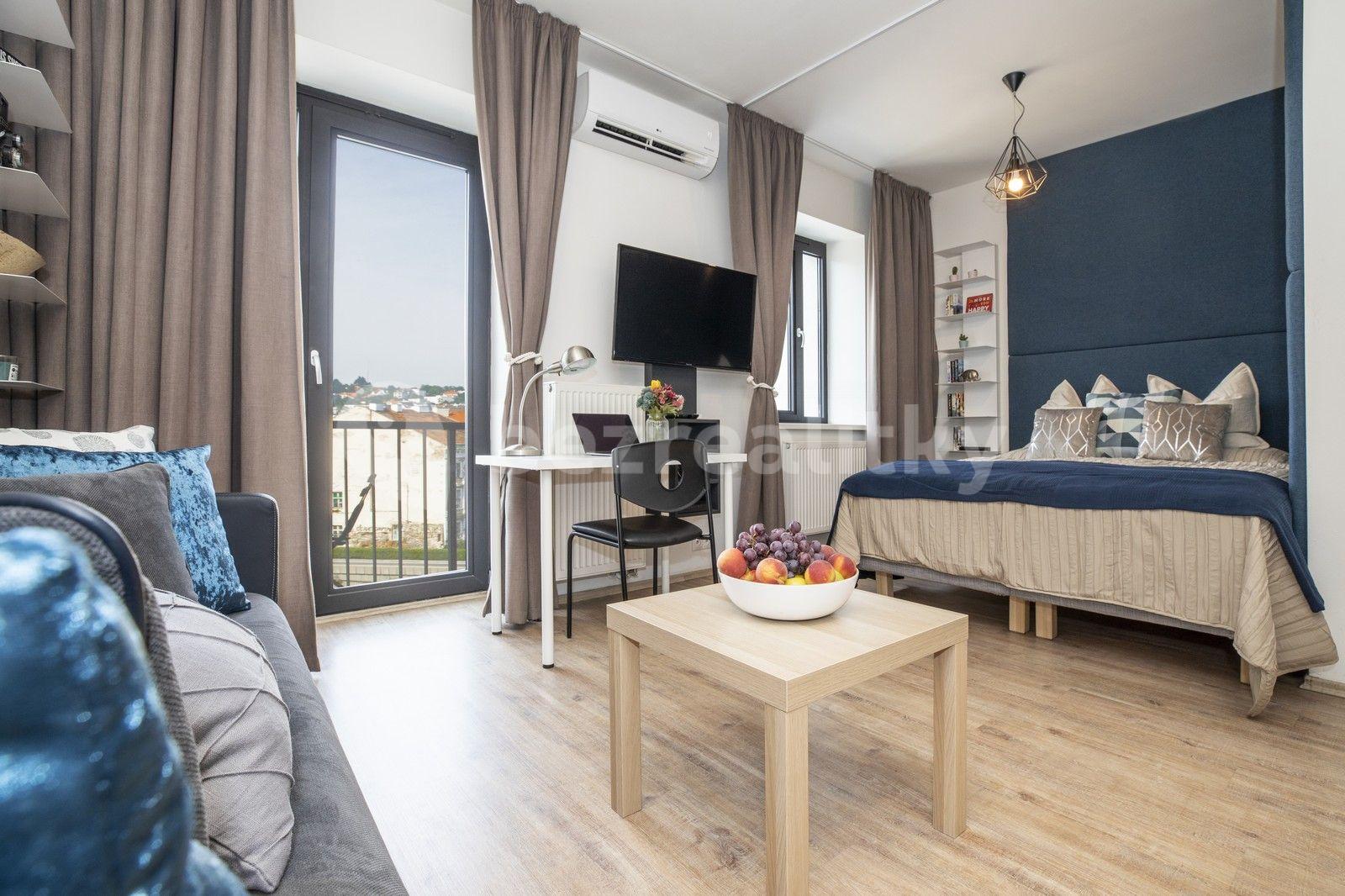 Prenájom bytu 1-izbový 30 m², Suché mýto, Bratislava - mestská časť Staré Mesto, Bratislavský kraj