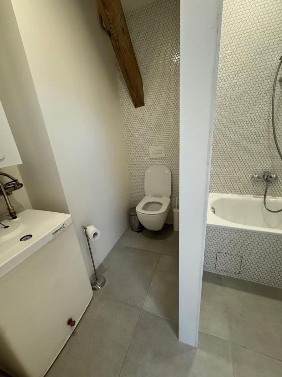 Prenájom bytu 2-izbový 85 m², Jeronýmova, Praha, Praha Prenájom bytu 2-izbový 85 m², Jeronýmova, Praha, Praha