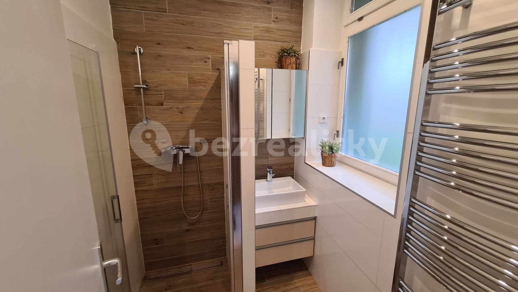 Prenájom bytu 1-izbový 32 m², Palackého Třída, Brno, Jihomoravský kraj Prenájom bytu 1-izbový 32 m², Palackého Třída, Brno, Jihomoravský kraj