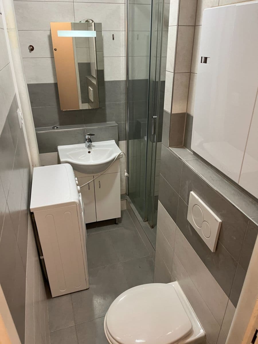 Prenájom bytu 1-izbový 22 m², Evropská, Praha, Praha Prenájom bytu 1-izbový 22 m², Evropská, Praha, Praha
