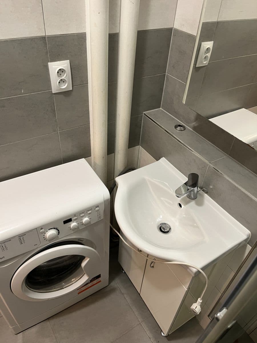 Prenájom bytu 1-izbový 22 m², Evropská, Praha, Praha Prenájom bytu 1-izbový 22 m², Evropská, Praha, Praha