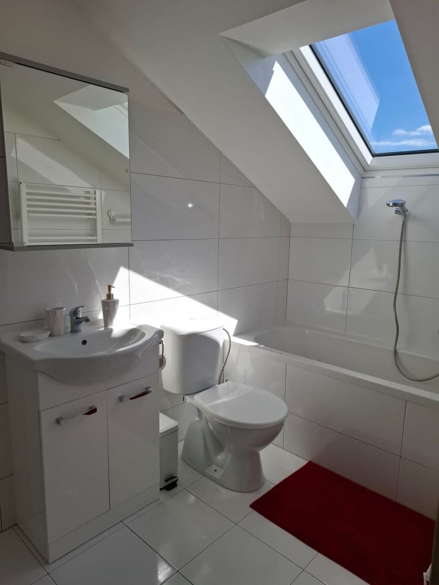 Prenájom bytu 2-izbový 35 m², Na Návsi, Čestlice, Středočeský kraj Prenájom bytu 2-izbový 35 m², Na Návsi, Čestlice, Středočeský kraj