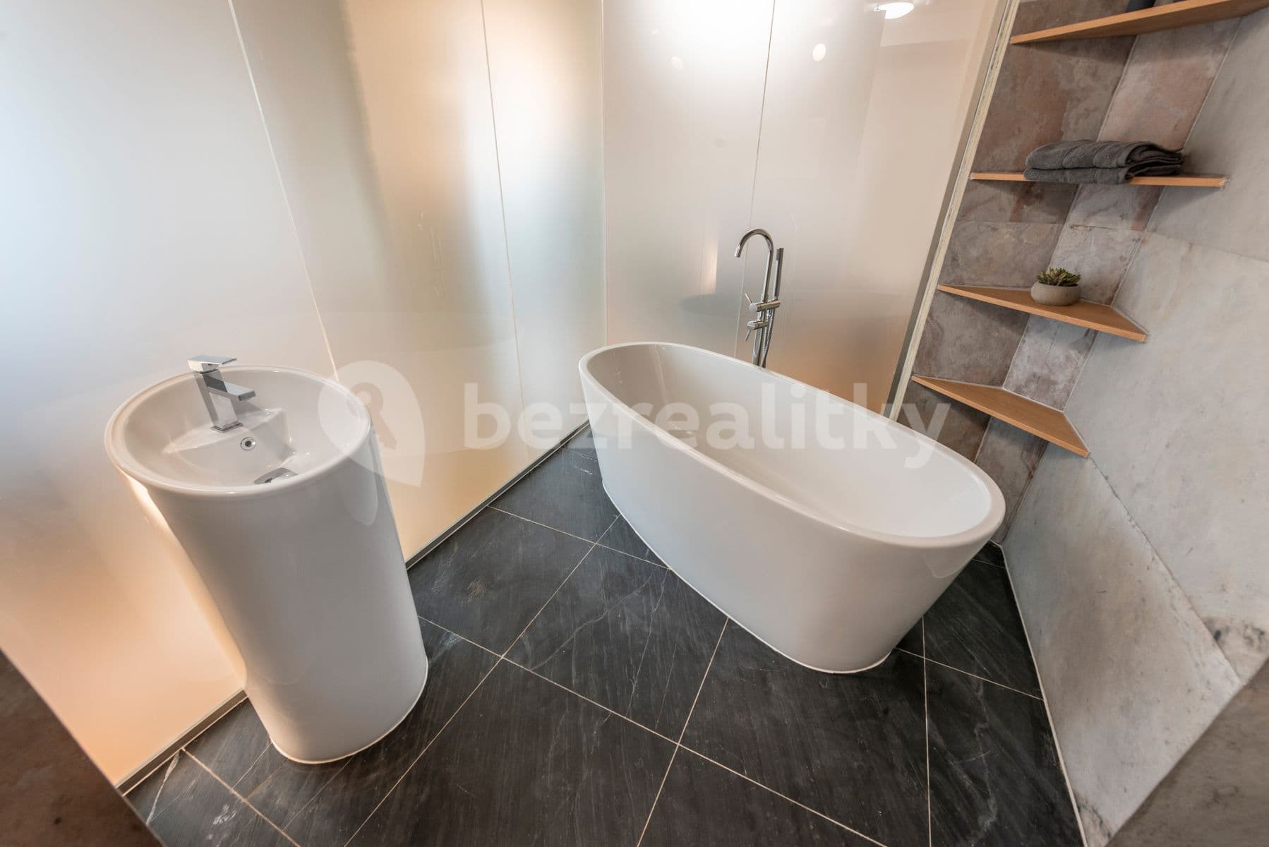 Prenájom bytu 1-izbový 59 m², Náměstí Na Balabence, Praha, Praha Prenájom bytu 1-izbový 59 m², Náměstí Na Balabence, Praha, Praha