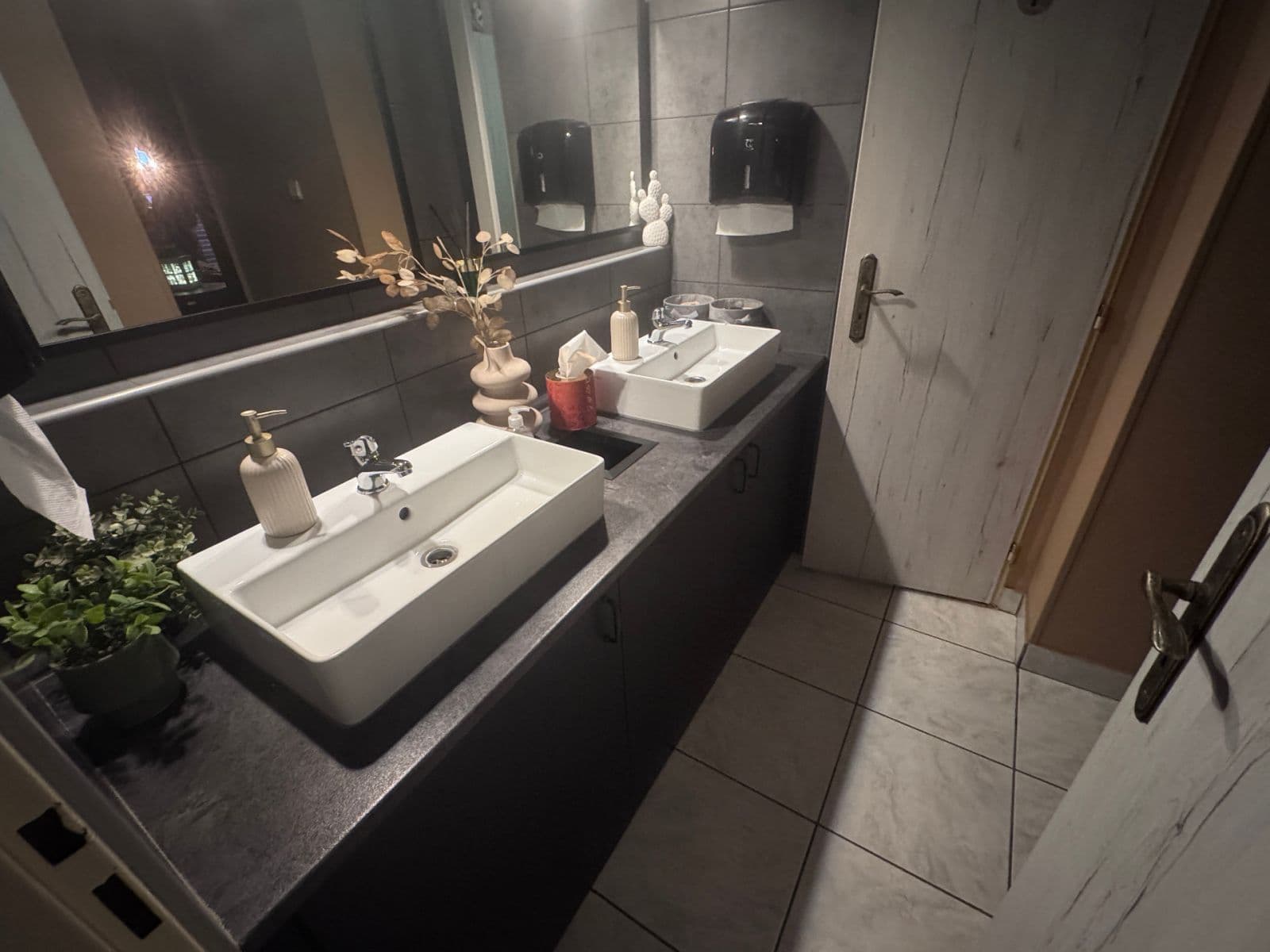 Prenájom nebytového priestoru 85 m², Štítného, Praha, Praha Prenájom nebytového priestoru 85 m², Štítného, Praha, Praha