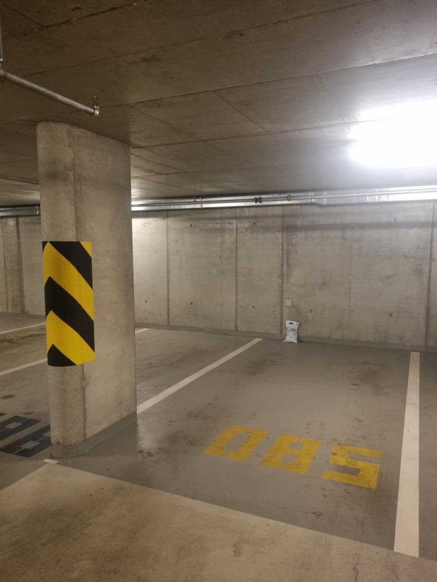 Prenájom garáže 18 m², Altajská, Praha, Praha Prenájom garáže 18 m², Altajská, Praha, Praha