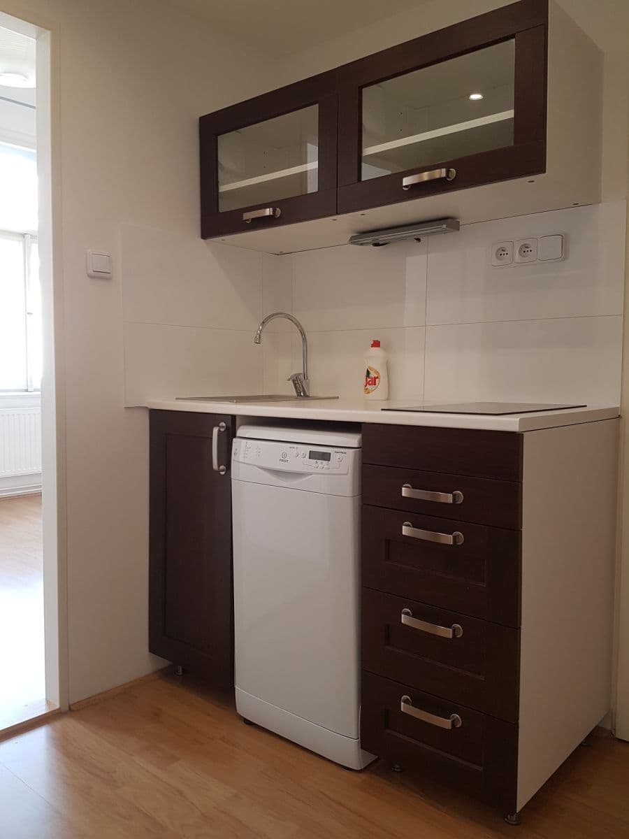 Prenájom bytu 2-izbový 45 m², Šumavská, Praha, Praha Prenájom bytu 2-izbový 45 m², Šumavská, Praha, Praha