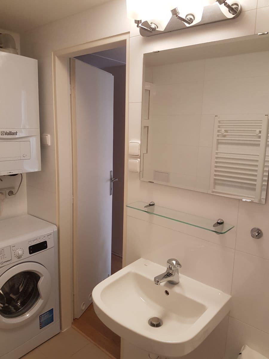 Prenájom bytu 2-izbový 45 m², Šumavská, Praha, Praha Prenájom bytu 2-izbový 45 m², Šumavská, Praha, Praha