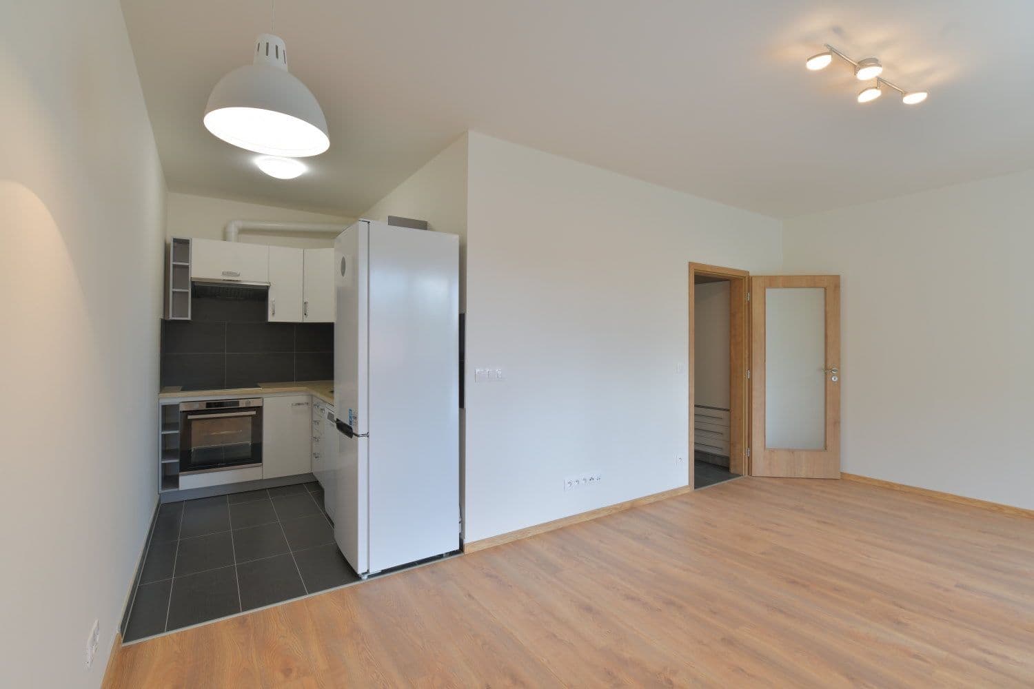 Prenájom bytu 1-izbový 38 m², U plynárny, Praha, Praha Prenájom bytu 1-izbový 38 m², U plynárny, Praha, Praha