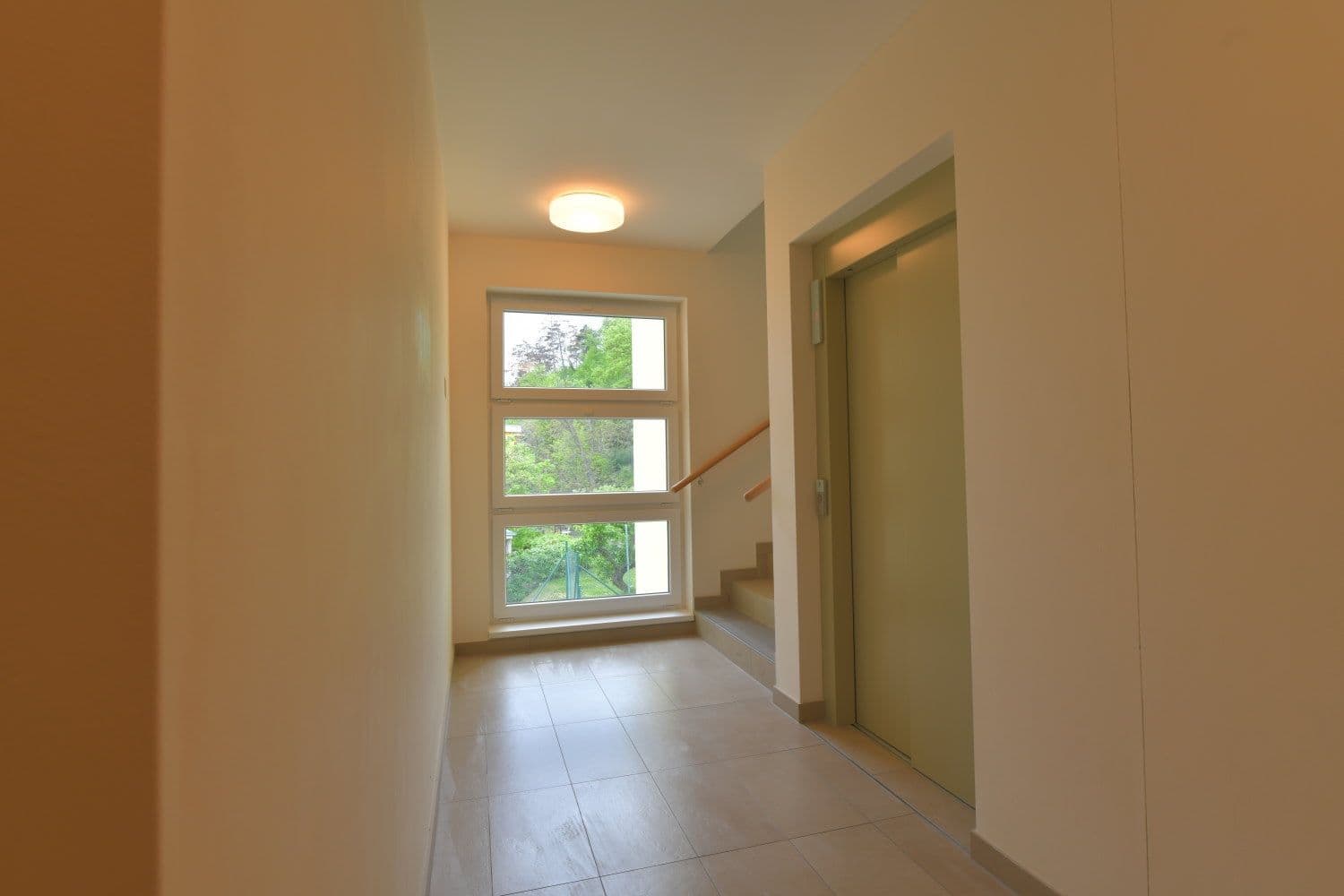 Prenájom bytu 1-izbový 38 m², U plynárny, Praha, Praha Prenájom bytu 1-izbový 38 m², U plynárny, Praha, Praha