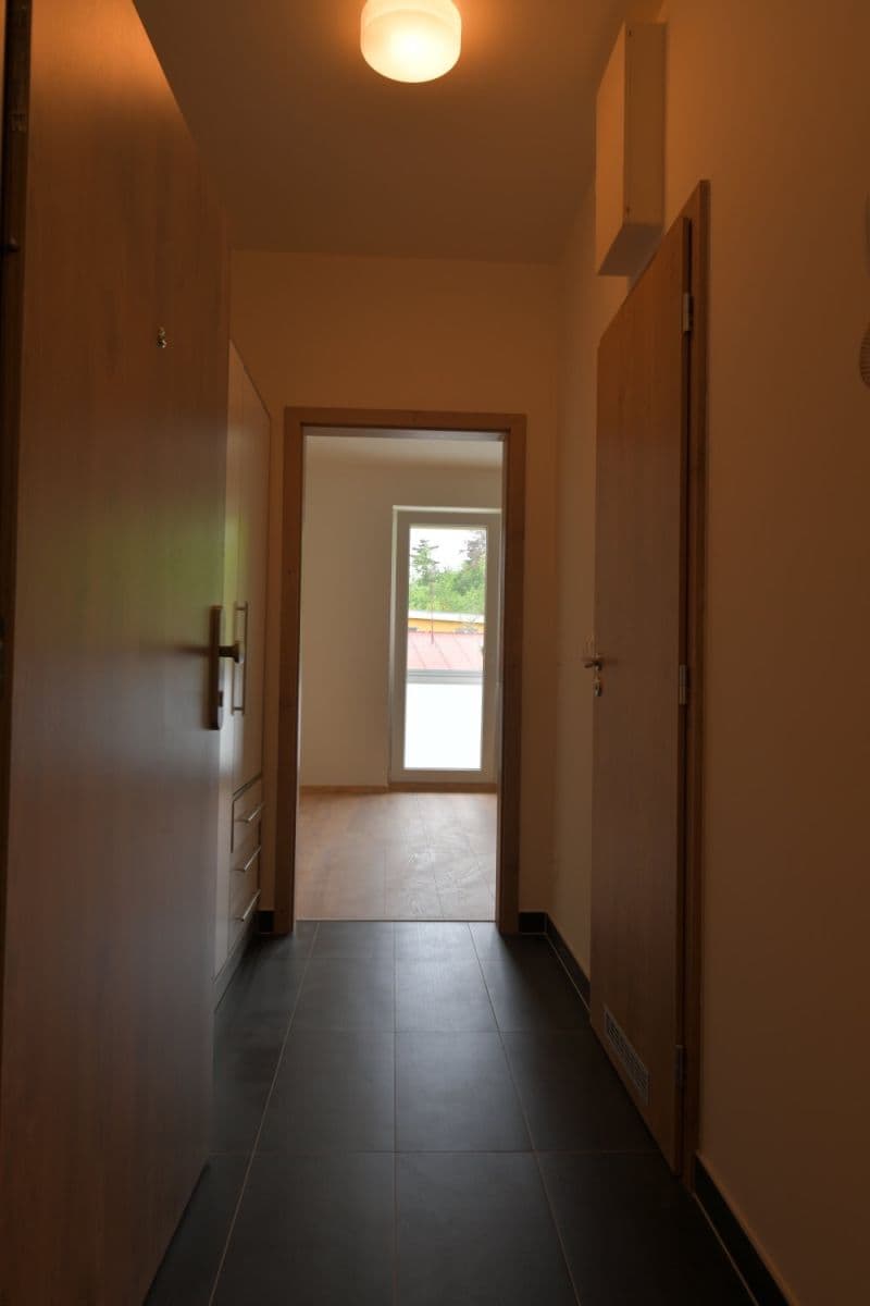 Prenájom bytu 1-izbový 38 m², U plynárny, Praha, Praha Prenájom bytu 1-izbový 38 m², U plynárny, Praha, Praha