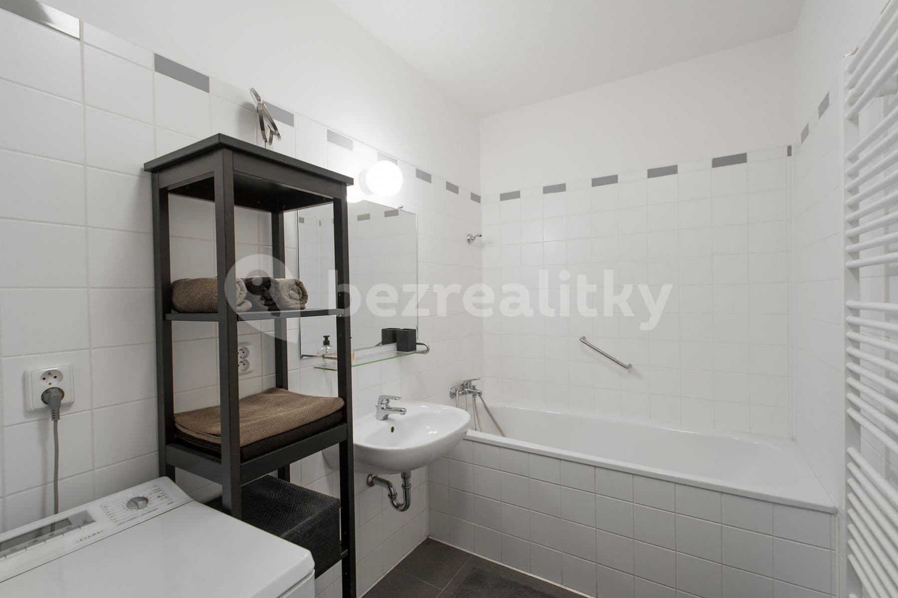 Prenájom bytu 1-izbový 63 m², Tomkova, Praha, Praha Prenájom bytu 1-izbový 63 m², Tomkova, Praha, Praha