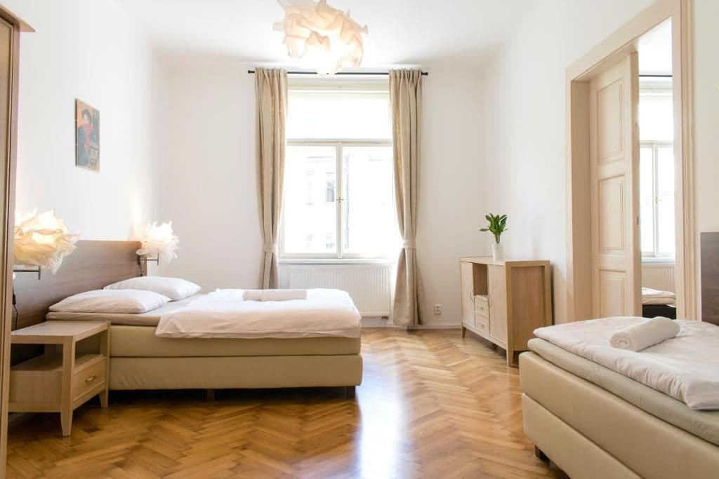 Prenájom bytu 4-izbový 110 m², Krakovská, Praha, Praha Prenájom bytu 4-izbový 110 m², Krakovská, Praha, Praha