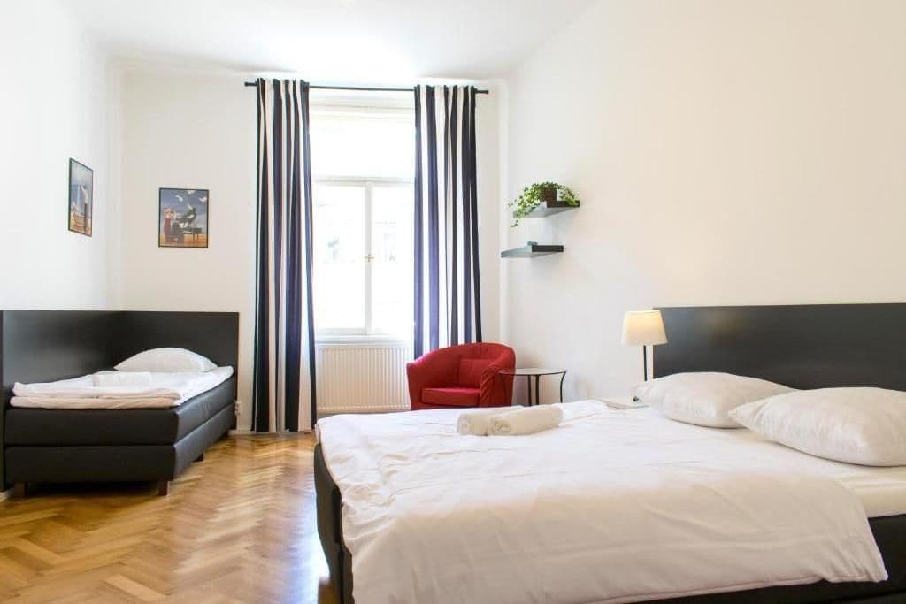 Prenájom bytu 4-izbový 110 m², Krakovská, Praha, Praha Prenájom bytu 4-izbový 110 m², Krakovská, Praha, Praha