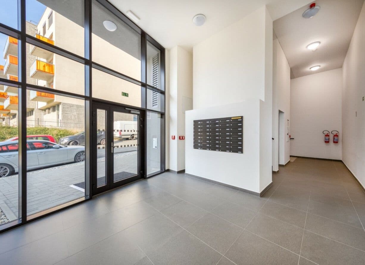 Prenájom bytu 1-izbový 41 m², Československého exilu, Praha, Praha Prenájom bytu 1-izbový 41 m², Československého exilu, Praha, Praha