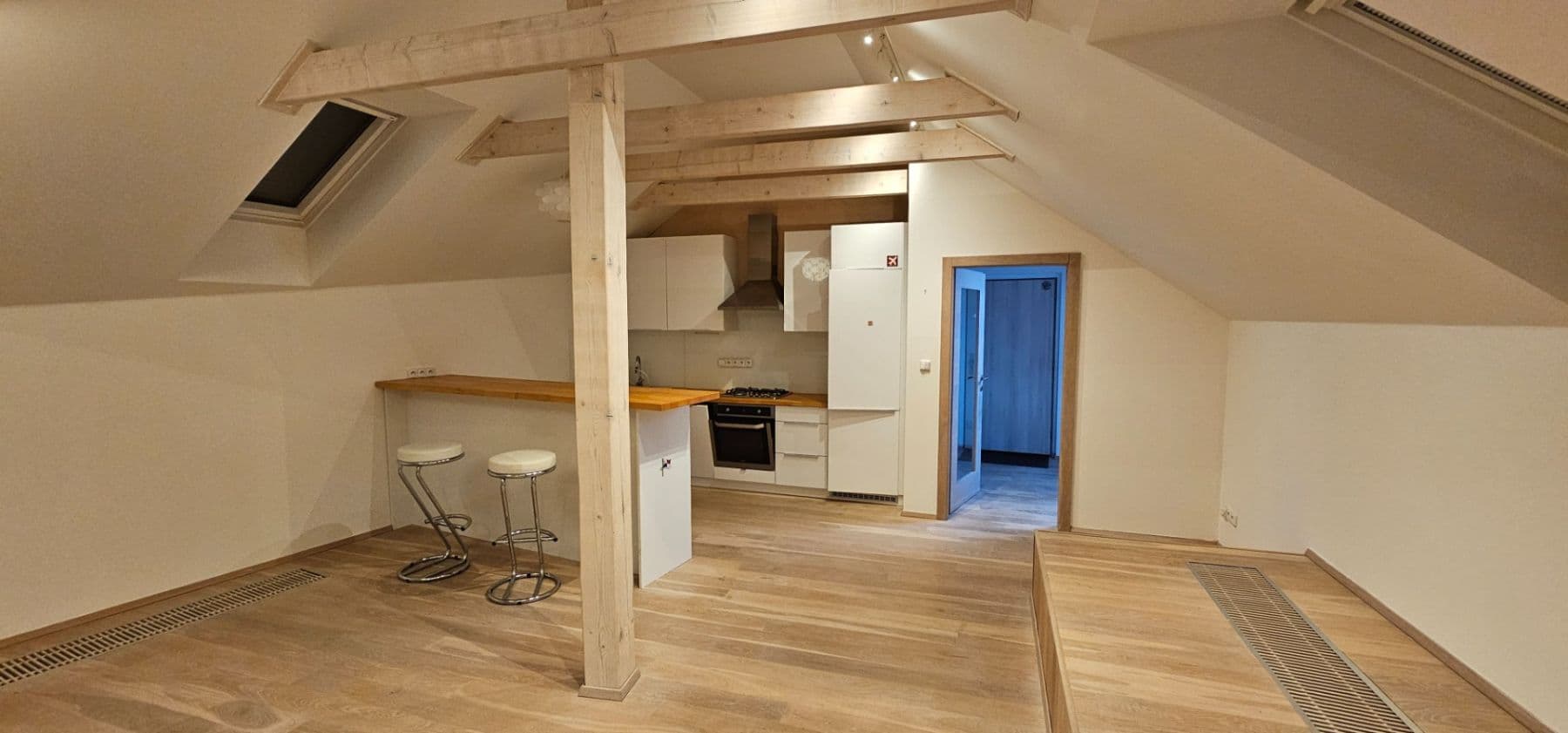 Prenájom kancelárie 70 m², Vojtěšská, Neratovice, Středočeský kraj Prenájom kancelárie 70 m², Vojtěšská, Neratovice, Středočeský kraj