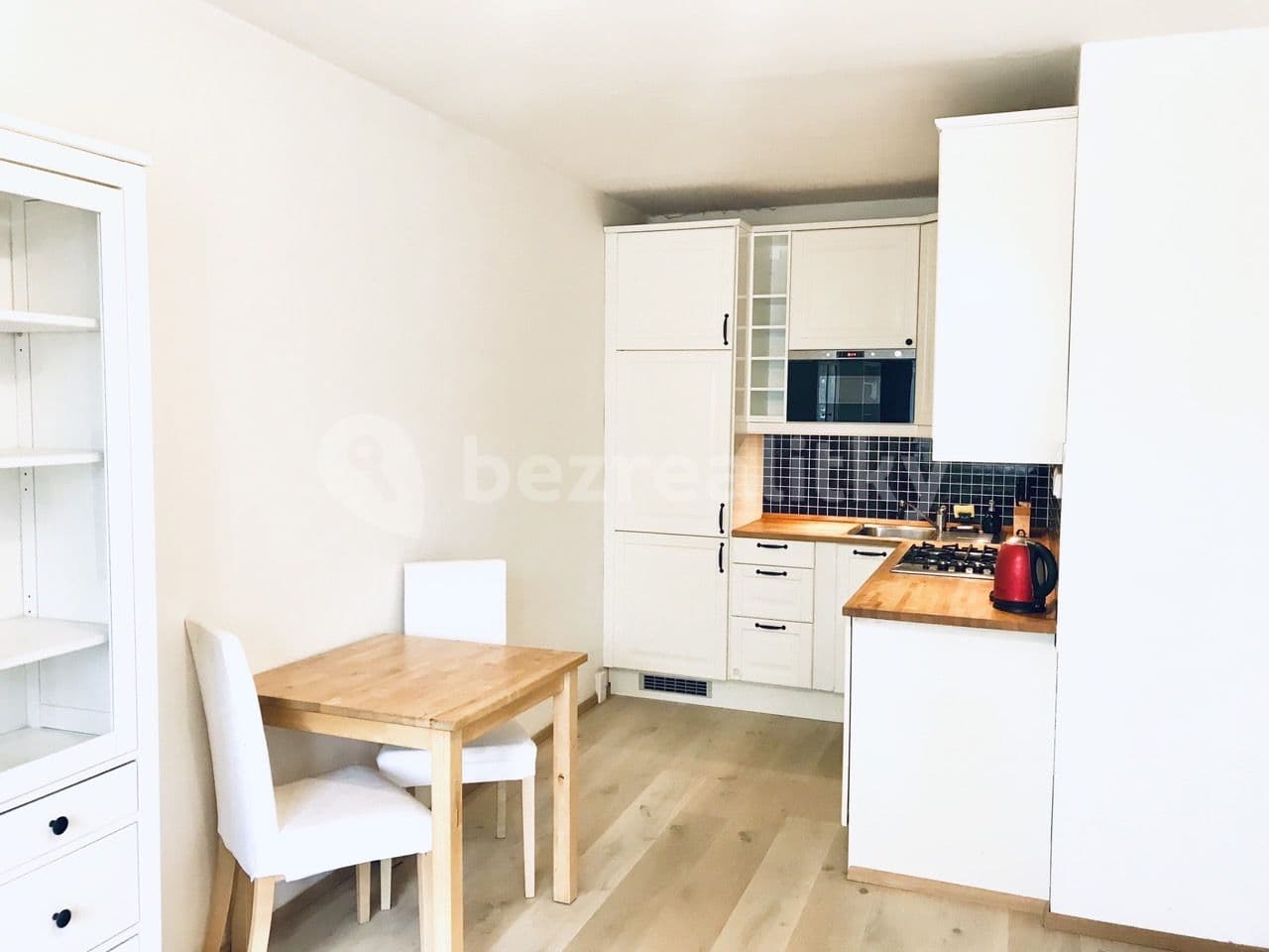 Prenájom bytu 2-izbový 42 m², Křenická, Praha, Praha Prenájom bytu 2-izbový 42 m², Křenická, Praha, Praha