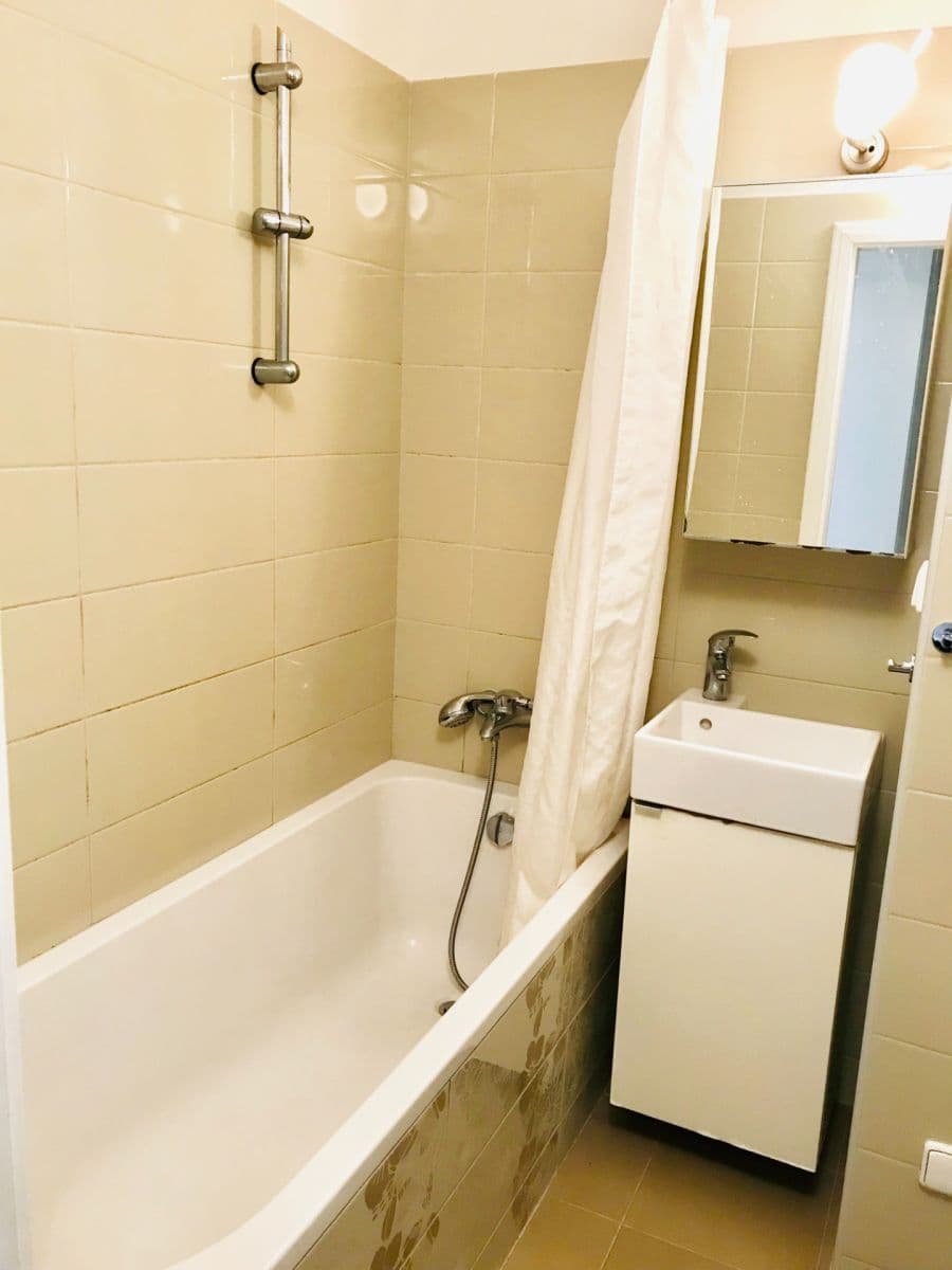 Prenájom bytu 2-izbový 42 m², Křenická, Praha, Praha Prenájom bytu 2-izbový 42 m², Křenická, Praha, Praha