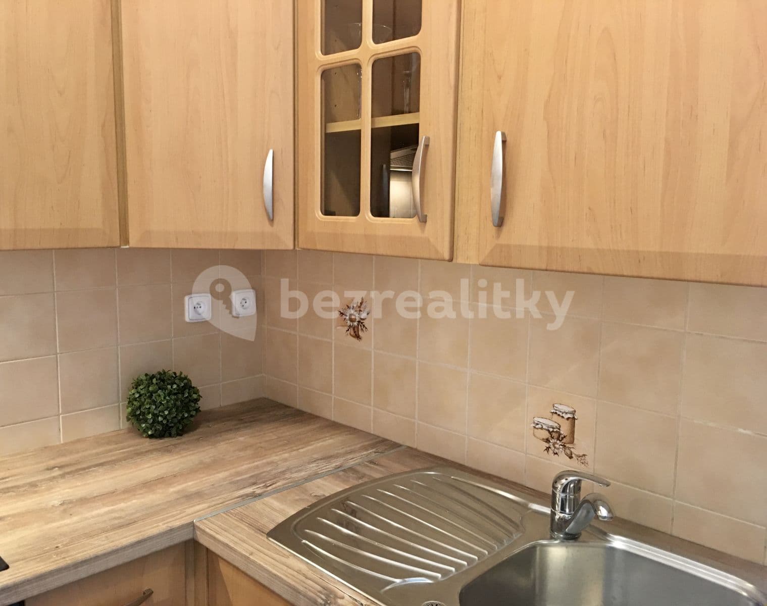 Prenájom bytu 1-izbový 30 m², Za černým mostem, Praha, Praha Prenájom bytu 1-izbový 30 m², Za černým mostem, Praha, Praha