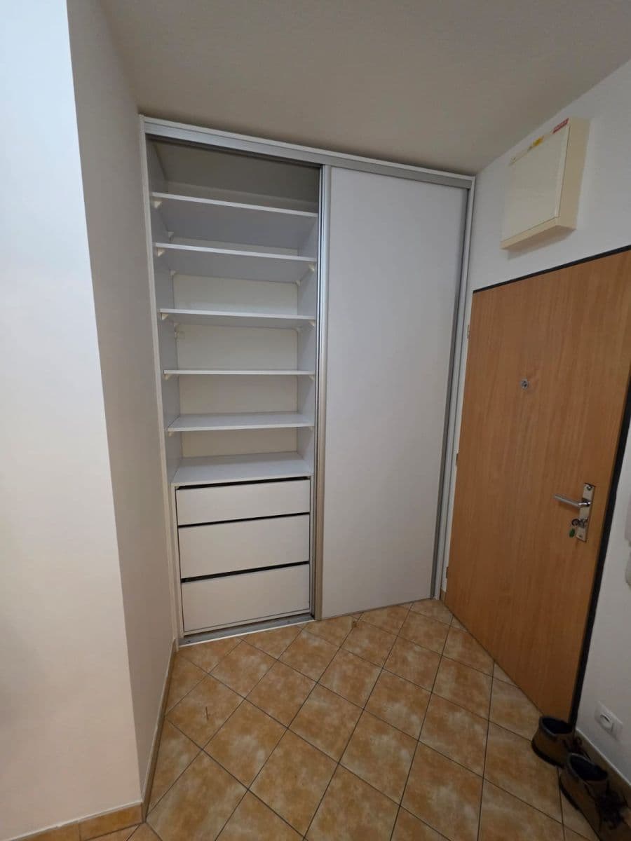 Prenájom bytu 2-izbový 54 m², Pod Harfou, Praha, Praha Prenájom bytu 2-izbový 54 m², Pod Harfou, Praha, Praha